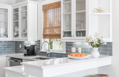 Delos House | Coastal Treasure*Guest Favorite*Pool*Elevator*BeachSvc