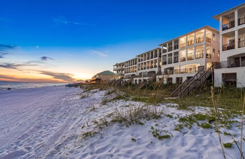 Delos House | Coastal Treasure*Guest Favorite*Pool*Elevator*BeachSvc