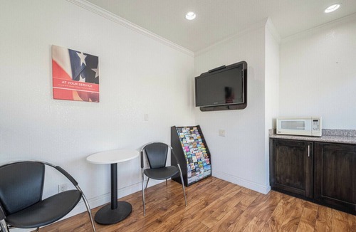Castroville Hotel | Coastal Valley Inn