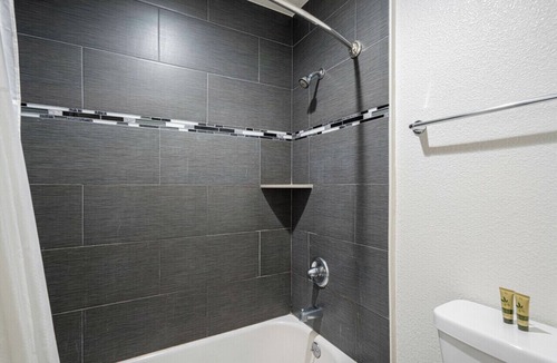 Castroville Hotel | Coastal Valley Inn