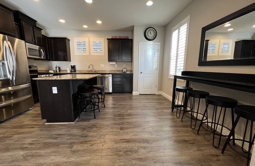 Folsom House | Coastal Vibes Cal King Bed Trails