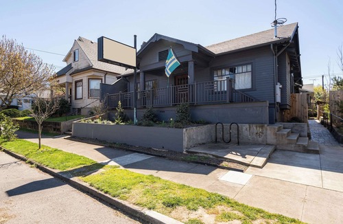 Sullivan's Gulch Apartment | Coastal Vibes Studio Kerns Eats & Coffee AC