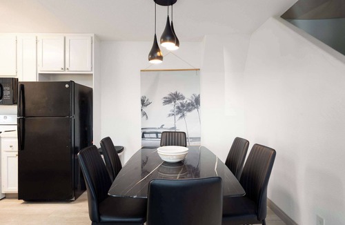North Pacific Beach House | Coastal Villa: Walk to the Beach!
