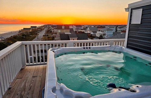 Surf City House | 🏖️ Coastal Villa with Pool, Hot Tub, EV⚡and Game Room 🌅