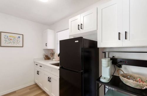Bay Esplanade Apartment | Coastal Waterfront Condo 2 blocks to Beach
