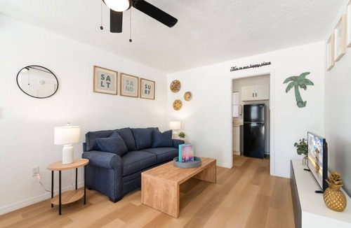 Bay Esplanade Apartment | Coastal Waterfront Condo 2 blocks to Beach