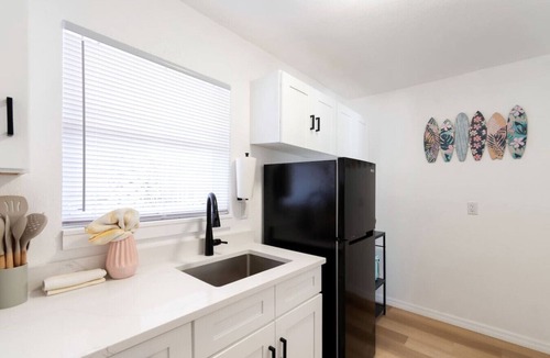 Bay Esplanade Apartment | Coastal Waterfront Condo 2 blocks to Beach
