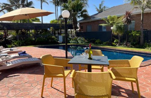 Lakes Entrance Hotel | Coastal Waters Motor Inn