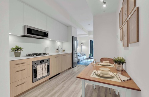 Eau Claire Apartment | Coastal Winds DT Gym River Walk