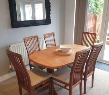 Clyst St Mary House | Coates Road-Spacious 4 bed home-near RD&E-parking