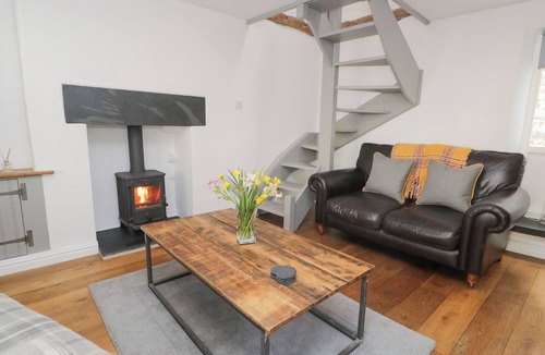 Kendal Cottage | COBBLE COTTAGE, romantic, with open fire in Kendal