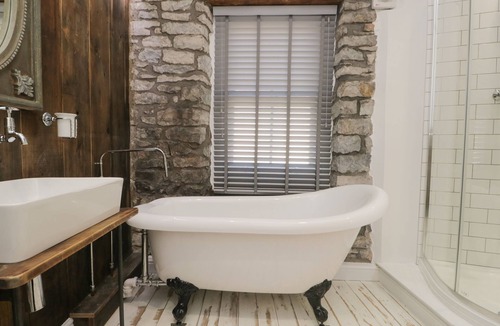 Kendal Cottage | COBBLE COTTAGE, romantic, with open fire in Kendal