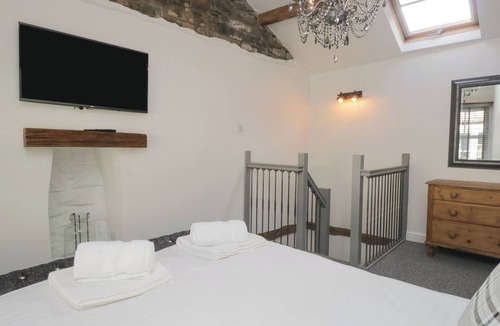 Kendal Cottage | COBBLE COTTAGE, romantic, with open fire in Kendal