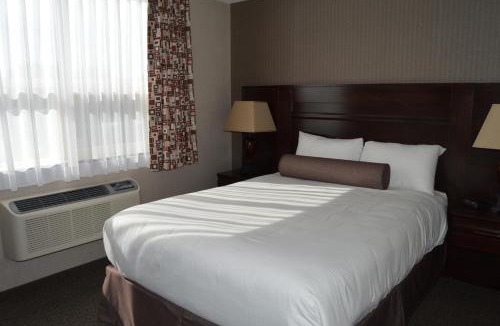 Maple Creek Hotel | Cobble Creek Lodge