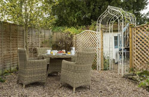 Pembridge House | Cobbler's Cottage