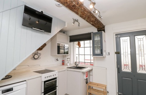 Upton upon Severn House | COBBLERS COTTAGE, romantic in Upton Upon Severn