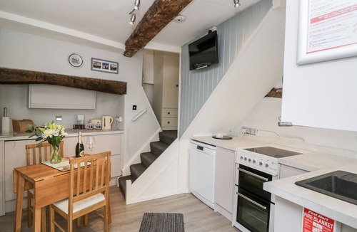 Upton upon Severn House | COBBLERS COTTAGE, romantic in Upton Upon Severn