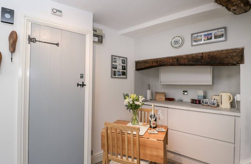 Upton upon Severn House | COBBLERS COTTAGE, romantic in Upton Upon Severn