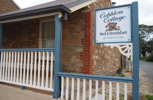 Willunga Bed & Breakfast | Cobblers Cottage B&B