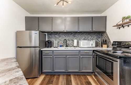 Wichita Apartment | Cobblestone Apt | Quiet Comfort Near Wesley Med