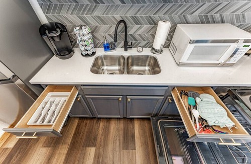 Wichita Apartment | Cobblestone Apt | Quiet Comfort Near Wesley Med