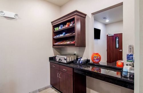 Torrington Hotel | Cobblestone Hotel and Suites Torrington