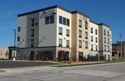 Two Rivers Hotel | Cobblestone Hotel & Suites - Two Rivers
