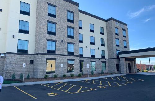 Two Rivers Hotel | Cobblestone Hotel & Suites - Two Rivers