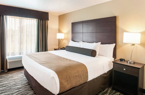 Neenah Hotel | Cobblestone Hotel & Suites - Appleton International Airport
