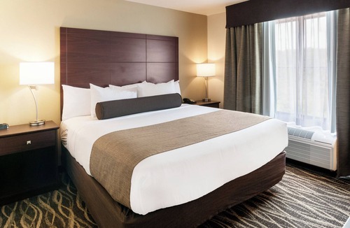 Neenah Hotel | Cobblestone Hotel & Suites - Appleton International Airport