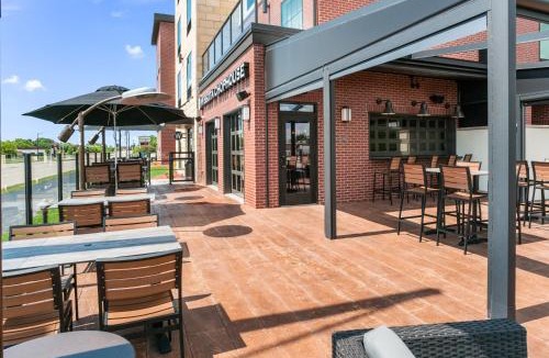 Neenah Hotel | Cobblestone Hotel & Suites Appleton International Airport