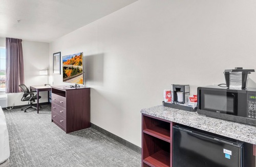 Eaton Hotel | Cobblestone Hotel & Suites - Eaton