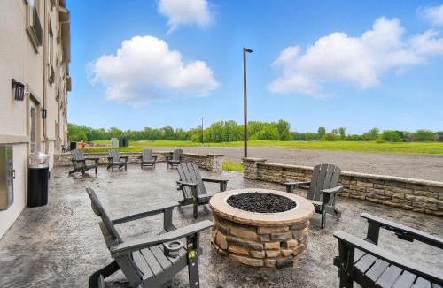 Eaton Hotel | Cobblestone Hotel & Suites - Eaton