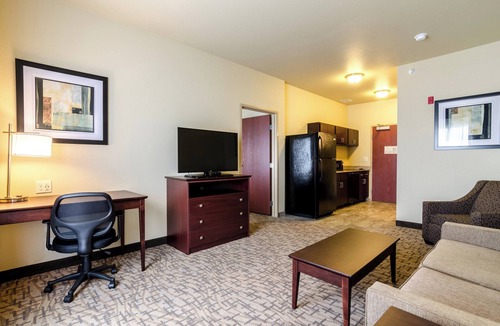 McCook Hotel | Cobblestone Hotel & Suites - McCook