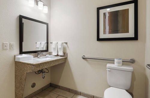Newport Hotel | Cobblestone Hotel & Suites - Newport