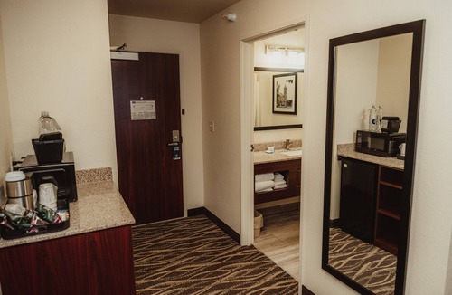 Ottumwa Hotel | Cobblestone Hotel & Suites - Ottumwa