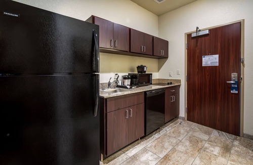 Victor Hotel | Cobblestone Hotel & Suites - Victor