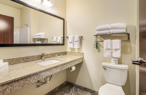 Victor Hotel | Cobblestone Hotel & Suites - Victor
