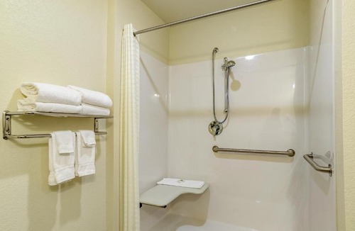 Victor Hotel | Cobblestone Hotel & Suites - Victor