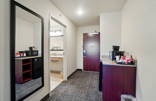 Russells Point Hotel | Cobblestone Hotel & Suites-RussellsPoint
