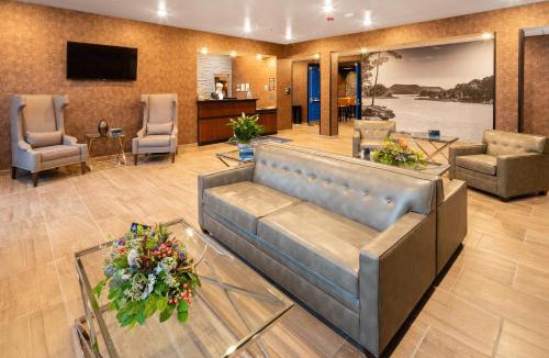 Fairfield Bay Hotel | Cobblestone Inn & Suites Fairfield Bay