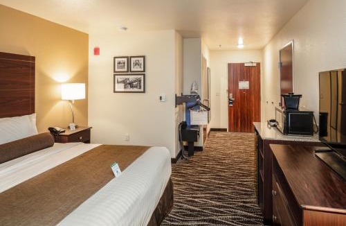 Fairfield Bay Hotel | Cobblestone Inn & Suites Fairfield Bay