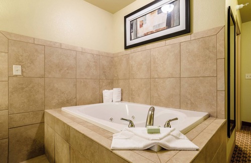 Cambridge Hotel | Cobblestone Inn & Suites - Cambridge