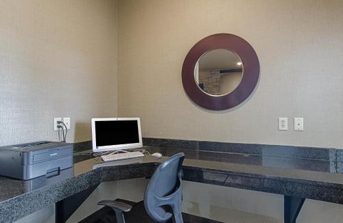 Guernsey Hotel | Cobblestone Inn & Suites - Guernsey