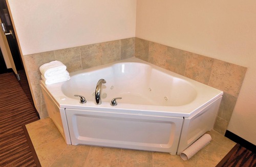 Holstein Hotel | Cobblestone Inn & Suites - Holstein