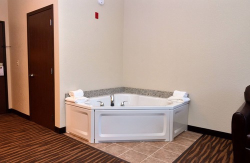 Manning Hotel | Cobblestone Inn & Suites - Manning