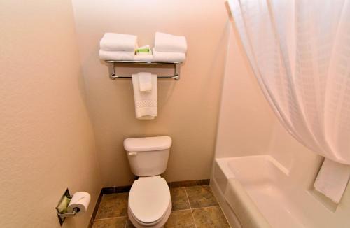 Newton Hotel | Cobblestone Inn & Suites - Newton