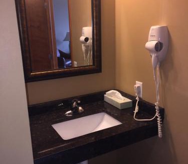 Newton Hotel | Cobblestone Inn & Suites - Newton