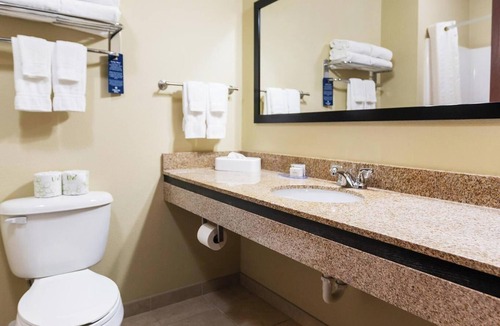 Bloomfield Hotel | Cobblestone Inn & Suites - Bloomfield