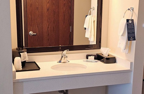 Manchester Hotel | Cobblestone Inn & Suites – Manchester